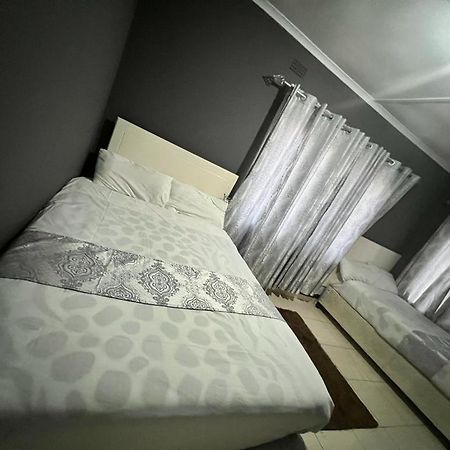 Golden Bamboo Hotel Nyanda ภายนอก รูปภาพ