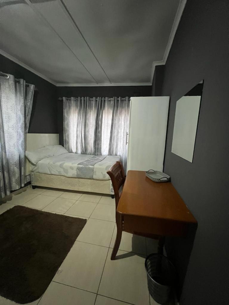 Golden Bamboo Hotel Nyanda ภายนอก รูปภาพ
