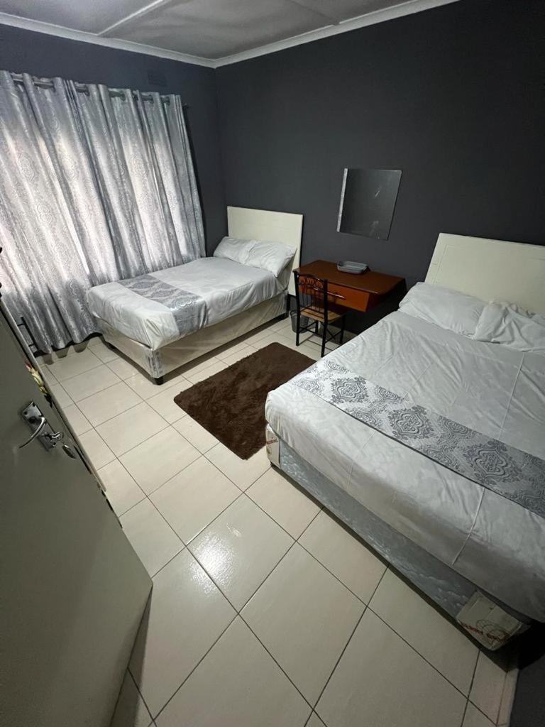 Golden Bamboo Hotel Nyanda ภายนอก รูปภาพ