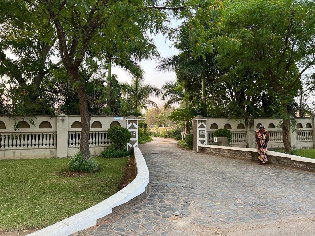 Golden Bamboo Hotel Nyanda ภายนอก รูปภาพ